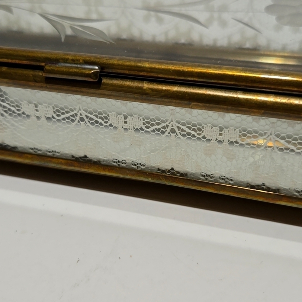 Vintage Etched Glass Jewelry Trinket Box Hinge-Lid Lace Gold Frame Shabby Chic - Picture 7 of 11